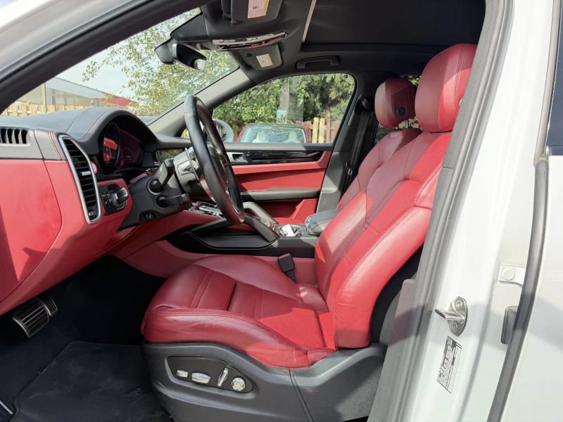 Used 2019 Porsche Cayenne S AWD/4WD image 12