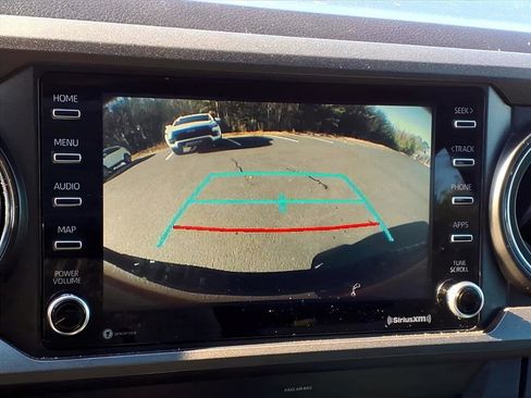 Used 2020 Toyota Tacoma TRD Sport image 16