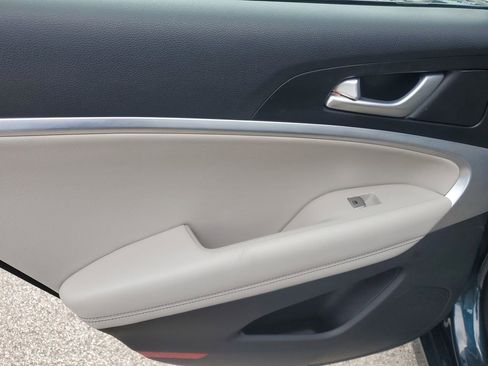 Used 2023 Genesis G70 2.0T image 15