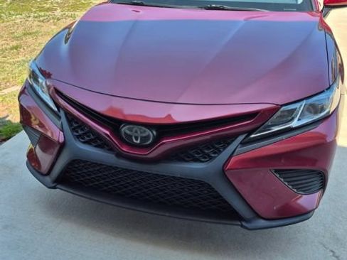 Used 2018 Toyota Camry SE FWD image 1
