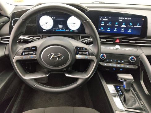 Used 2023 Hyundai Elantra SEL w/ Convenience Package FWD image 22