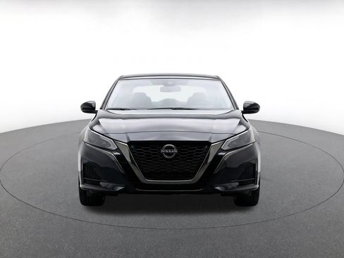 Used 2025 Nissan Altima 2.5 SV FWD image 2