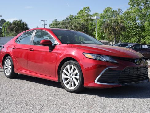 Used 2024 Toyota Camry LE image 7