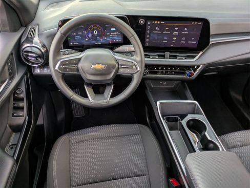 Used 2025 Chevrolet Equinox LT image 25