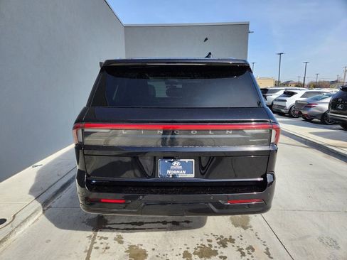 Used 2025 Lincoln Navigator Reserve AWD/4WD image 6