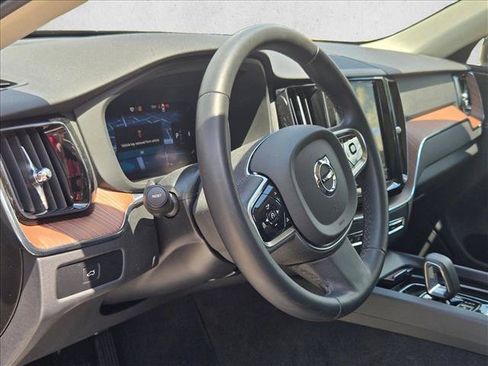 Used 2024 Volvo XC60 B5 Plus AWD/4WD image 7