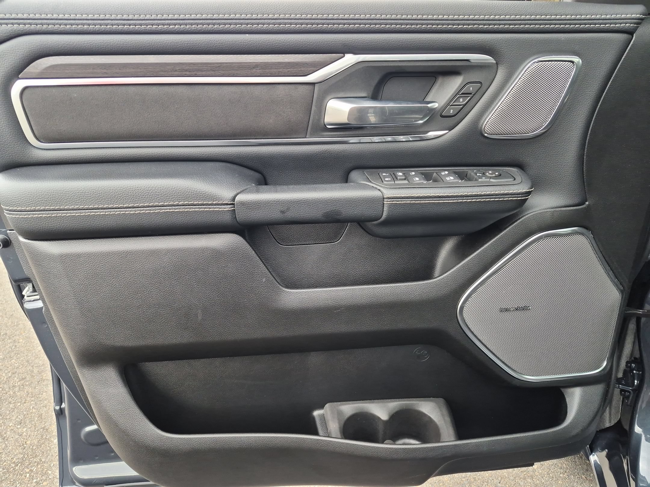 Used 2026 RAM 1500 Laramie AWD/4WD image 22
