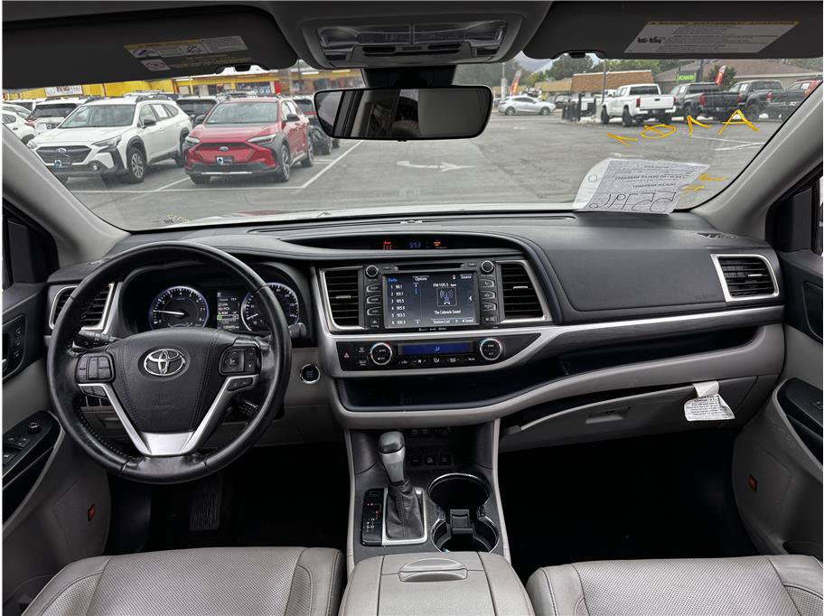 Used 2017 Toyota Highlander Limited w/ Carpet Mat Package AWD/4WD image 2