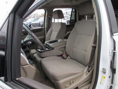 Used 2017 GMC Yukon SLE w/ SLE Value Package image 15