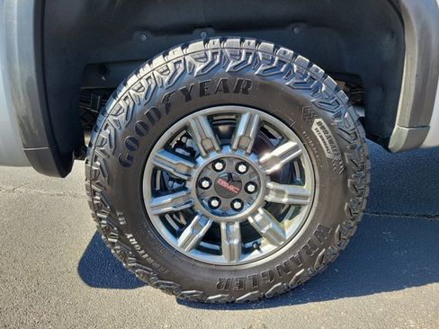 Used 2025 GMC Sierra 1500 AT4X AWD/4WD image 9