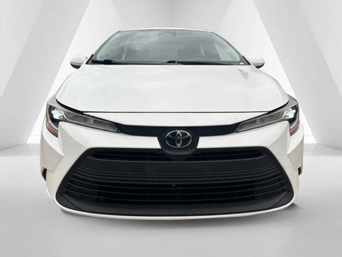 Used 2024 Toyota Corolla LE image 2