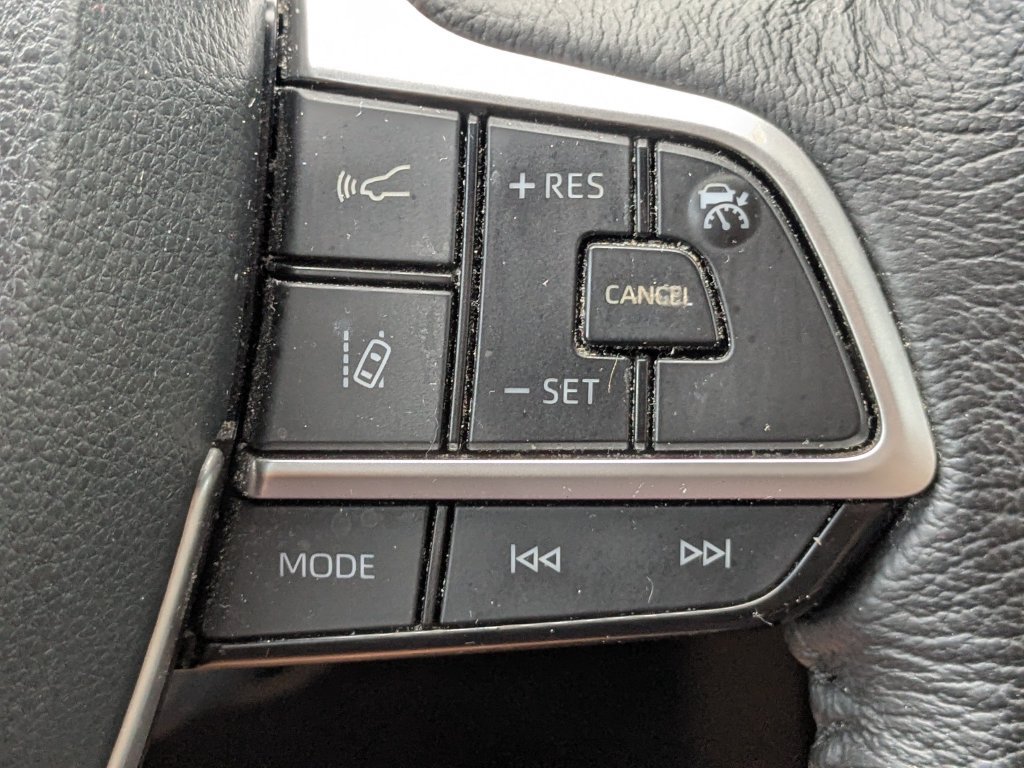 Used 2023 Toyota Sienna XLE FWD image 25
