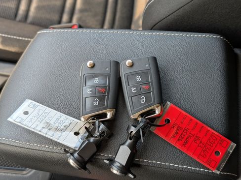 Used 2023 Volkswagen Tiguan S image 37