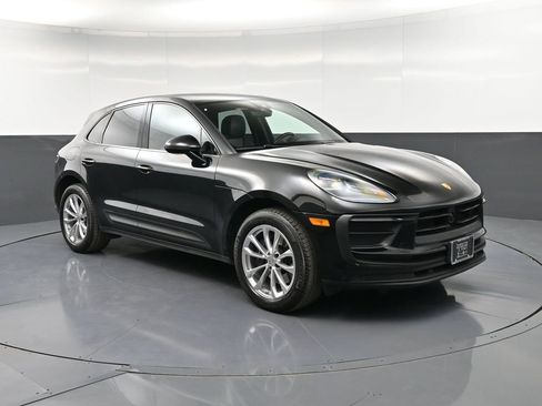 Certified 2023 Porsche Macan Turbo AWD/4WD image 10