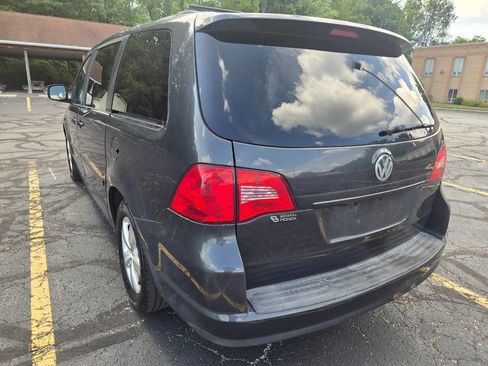 Used 2011 Volkswagen Routan SEL image 7