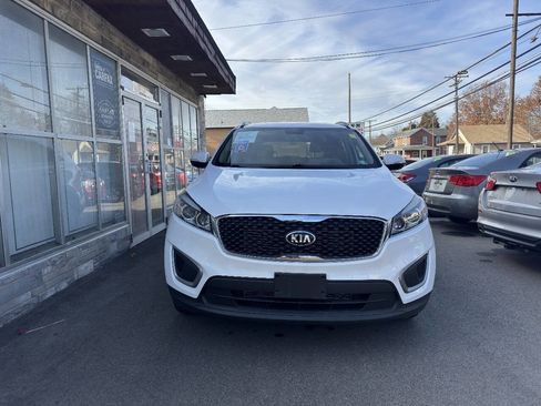 Used 2016 Kia Sorento FWD image 2