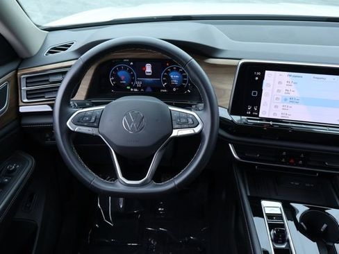 Certified 2025 Volkswagen Atlas SE image 18