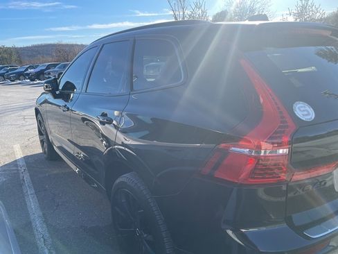 Certified 2023 Volvo XC60 B5 Ultimate w/ Climate Package image 7