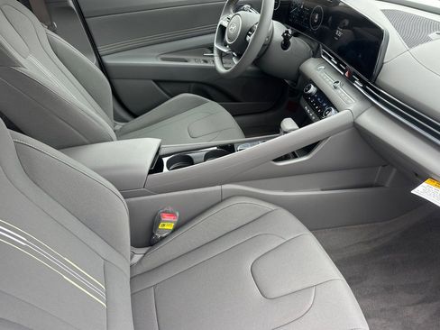 New 2025 Hyundai Elantra SEL image 15