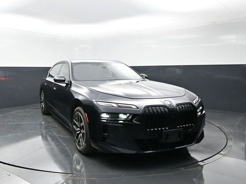 Used 2023 BMW 760i xDrive AWD/4WD image 5