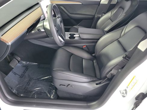 Used 2025 Tesla Model Y Long Range RWD image 9