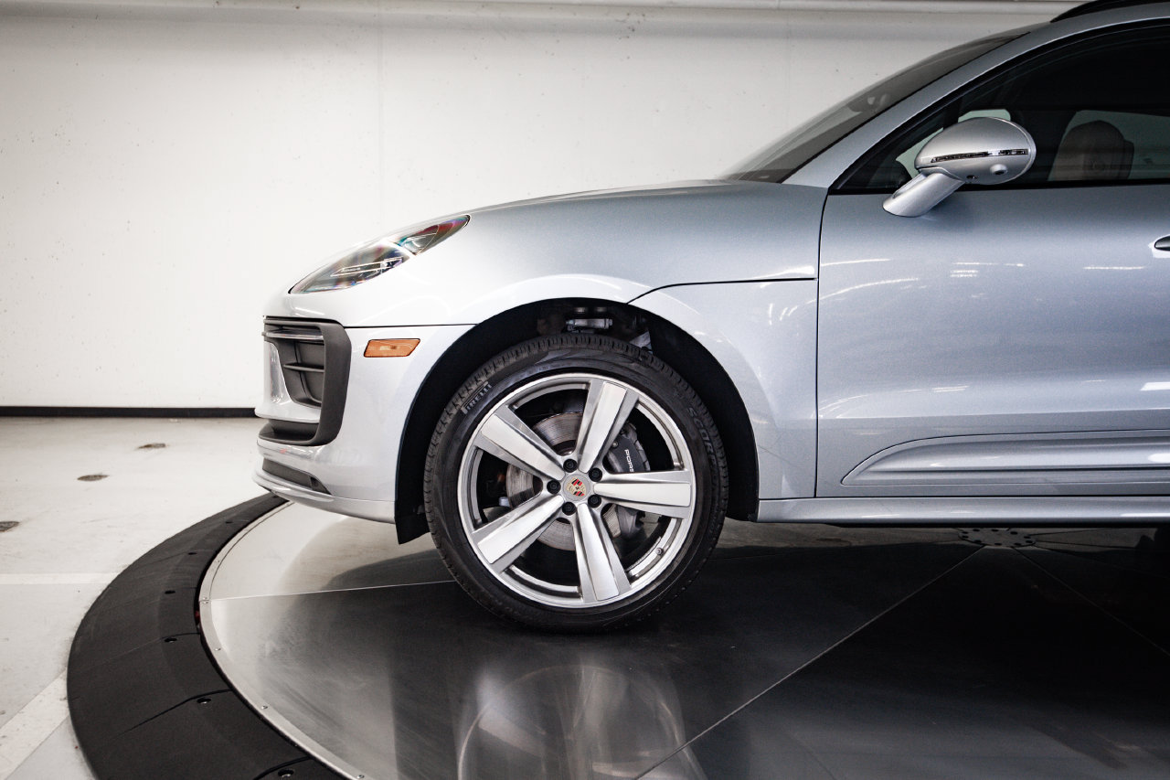 Certified 2026 Porsche Macan AWD/4WD image 11