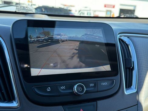 Used 2018 Chevrolet Malibu LT FWD image 16
