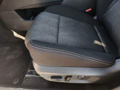 Used 2024 Nissan Rogue SV image 26