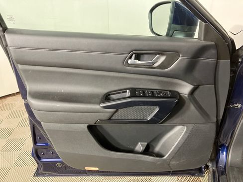 Used 2022 Nissan Pathfinder SV w/ SV Premium Package image 22