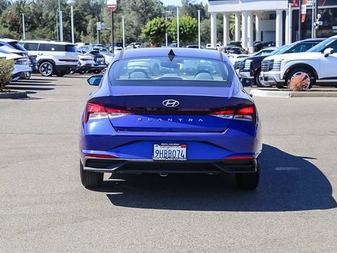 Certified 2023 Hyundai Elantra SE FWD image 4