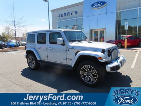 Used 2023 Jeep Wrangler Unlimited Sahara AWD/4WD image 1