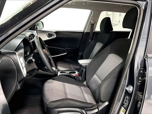 Used 2025 Kia Soul LX image 32