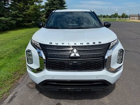 Used 2024 Mitsubishi Outlander SE AWD/4WD image 5