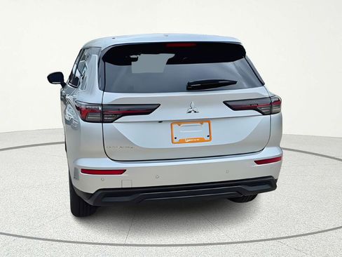 New 2026 Mitsubishi Outlander ES FWD image 5