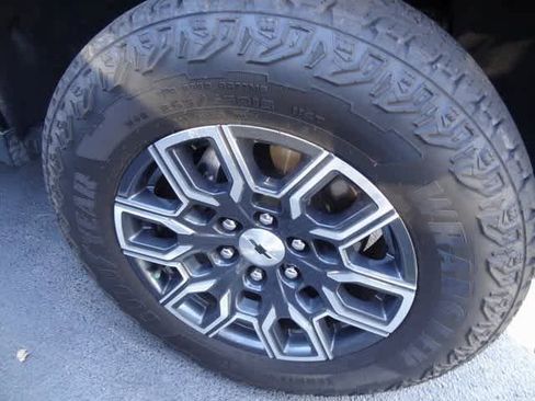 Used 2024 Chevrolet Colorado Z71 w/ Advanced Trailering Package image 12