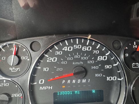 Used 2017 Chevrolet Express 2500 RWD image 21