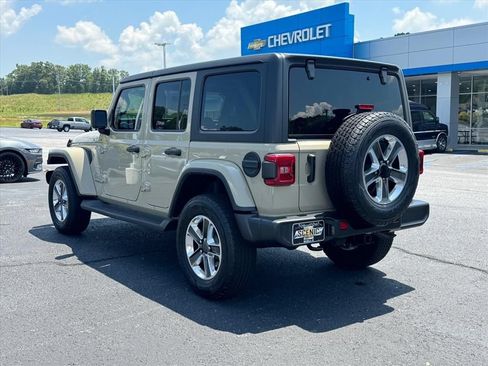 Used 2022 Jeep Wrangler Unlimited Sahara w/ LED Lighting Group AWD/4WD image 5