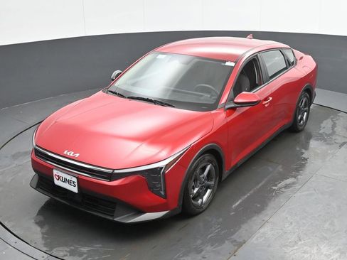 Used 2025 Kia K4 LXS image 37