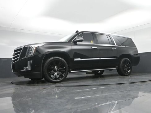 Used 2017 Cadillac Escalade ESV Luxury image 71