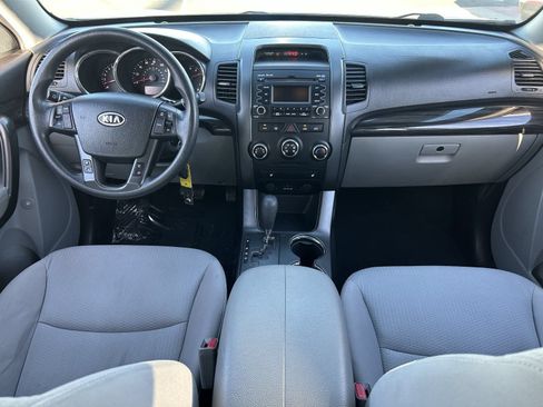 Used 2012 Kia Sorento LX w/ Convenience Pkg FWD image 18