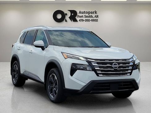 Used 2025 Nissan Rogue SV w/ SV Premium Package FWD image 1