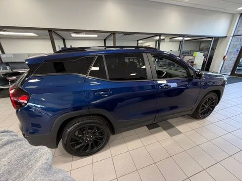 Used 2023 GMC Terrain SLE w/ Elevation Edition FWD image 7
