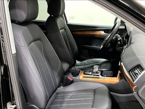 Certified 2023 Audi Q5 2.0T Premium w/ Convenience Package image 7