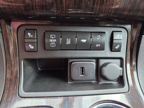 Used 2017 Chevrolet Traverse LT AWD/4WD image 31