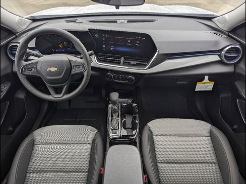 New 2026 Chevrolet Trax LT w/ Sunroof Package FWD image 16