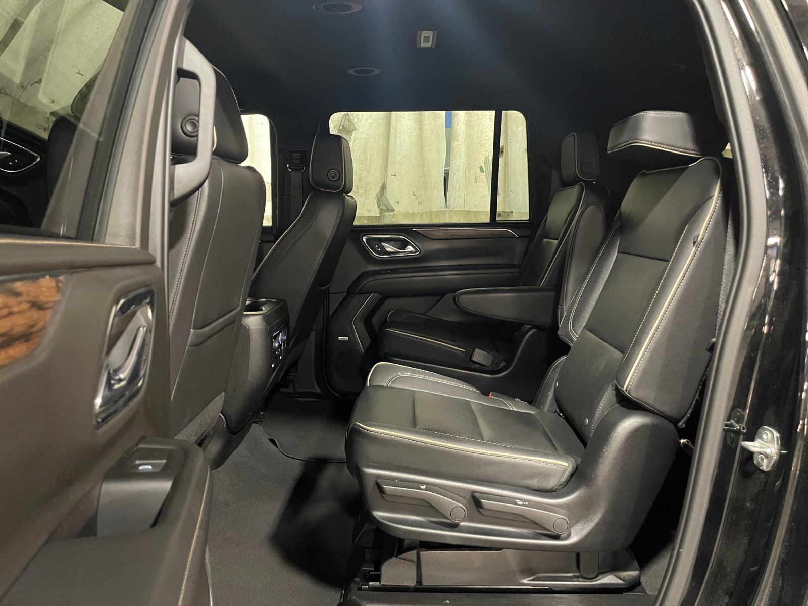 Used 2023 Chevrolet Suburban Premier AWD/4WD image 23