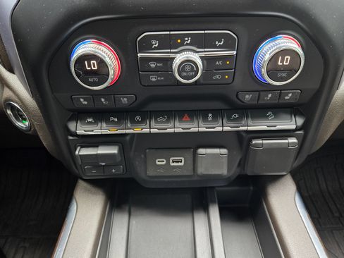 Used 2019 GMC Sierra 1500 SLT w/ SLT Premium Plus Package AWD/4WD image 30