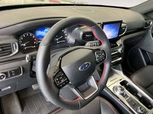 Used 2024 Ford Explorer ST-Line w/ Class IV Trailer Tow Package AWD/4WD image 10