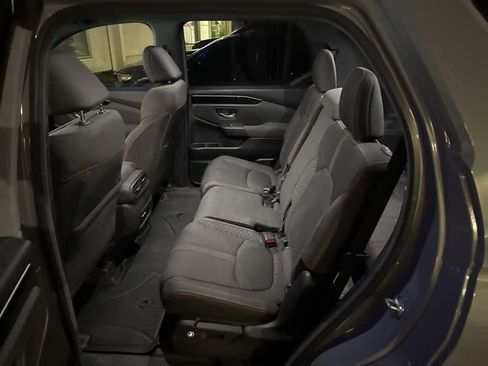 Used 2025 Honda Pilot Sport image 25