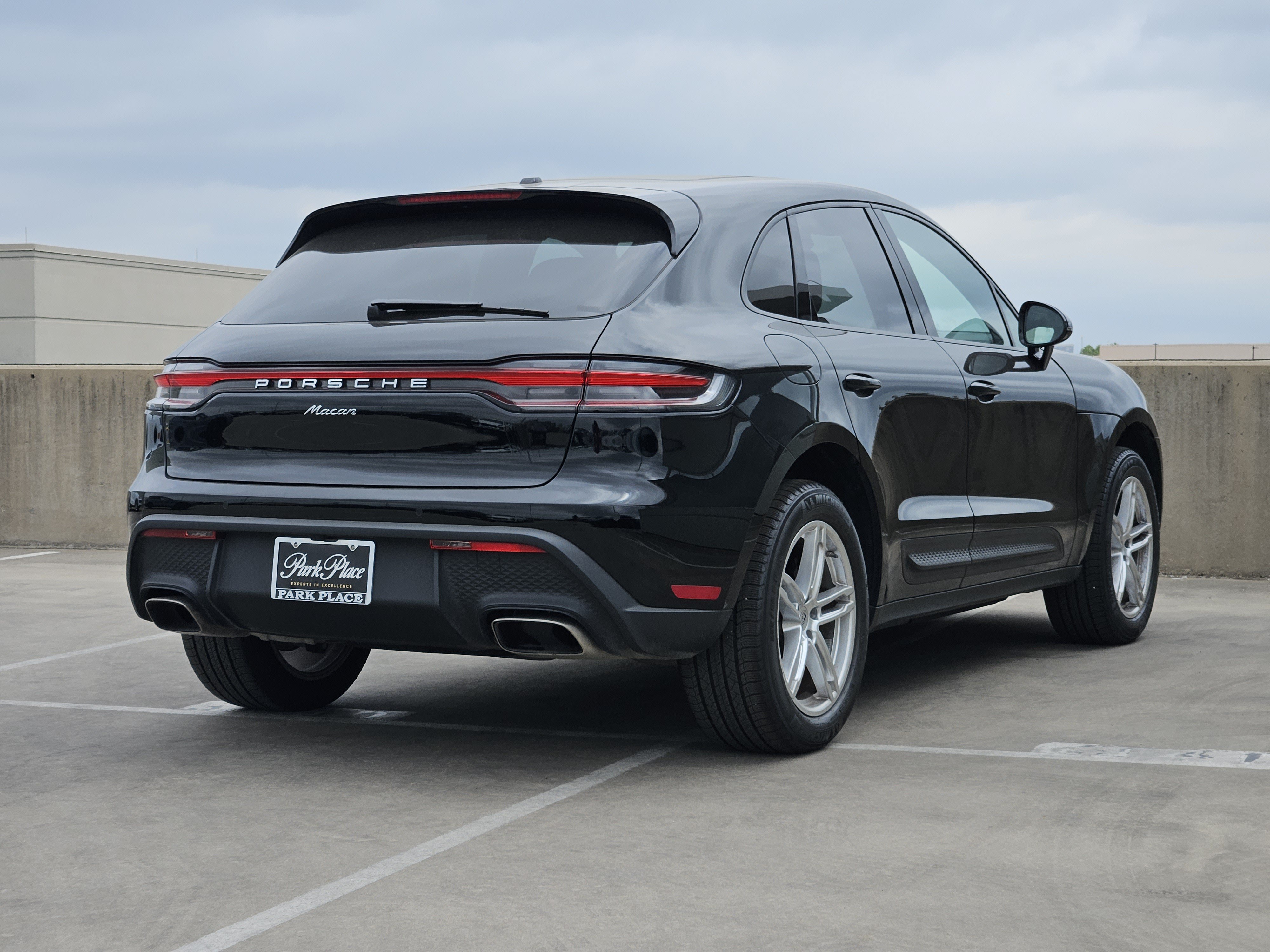 Certified 2026 Porsche Macan AWD/4WD image 8
